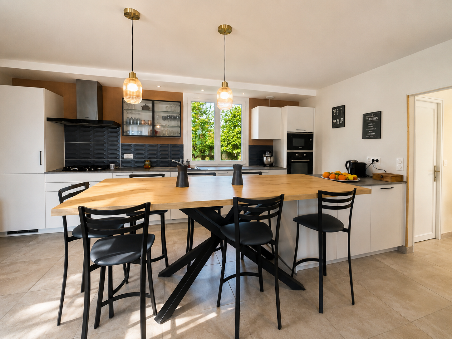 Charmante maison de famille sur 160 m² avec piscine, rénovée avec goût située dans un environnement boisé