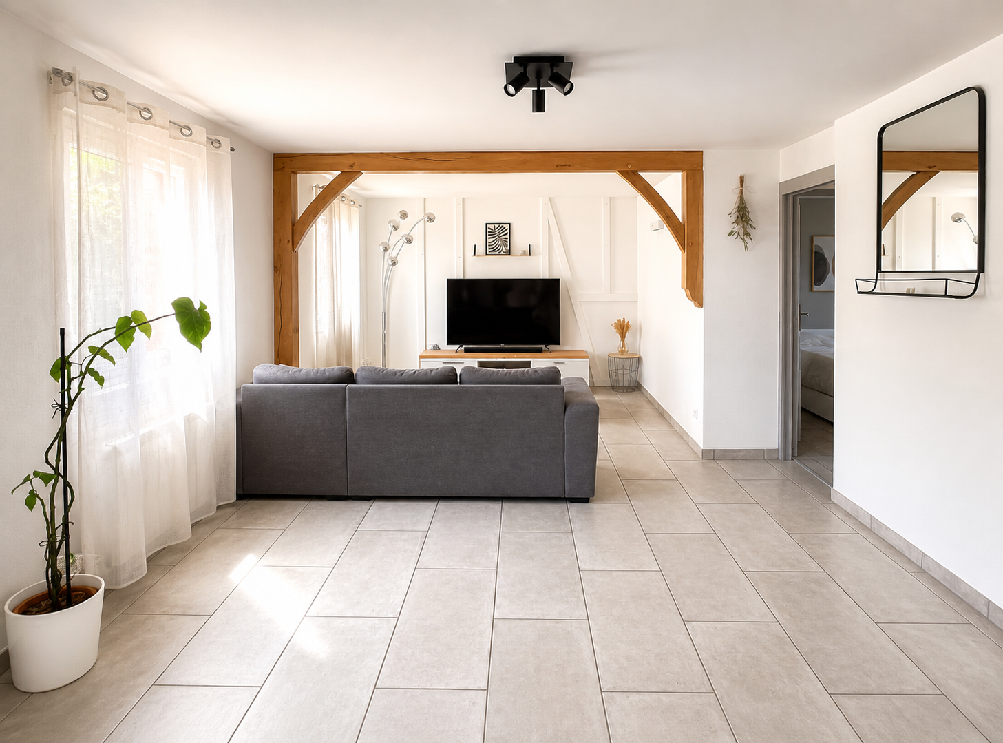 Proche Bourges – Maison traditionnelle offrant 133m² habitable avec jardin et bâtiment garage