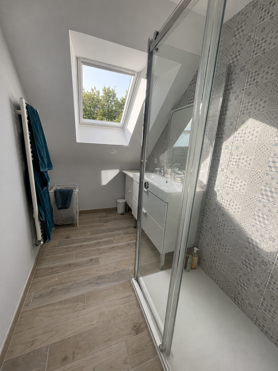 Charmante maison de famille sur 160 m² avec piscine, rénovée avec goût située dans un environnement boisé