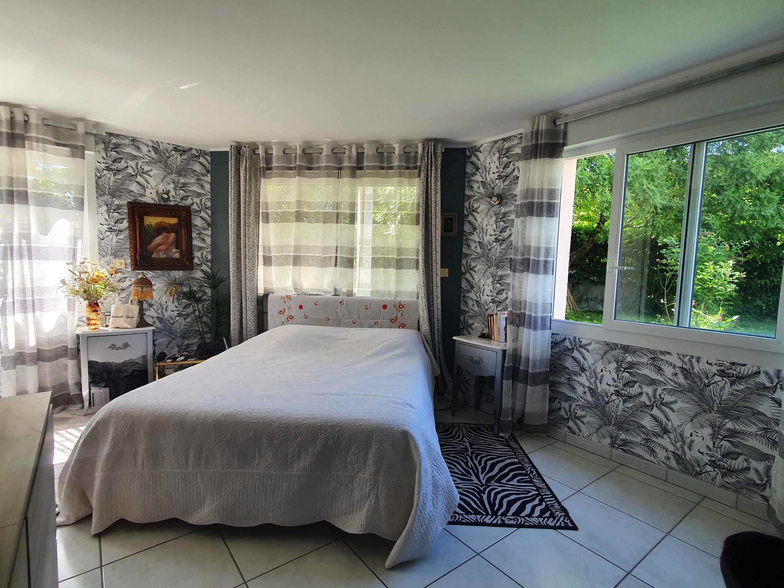 Saint-Doulchard – Maison contemporaine offrant 264m² avec jardin et piscine