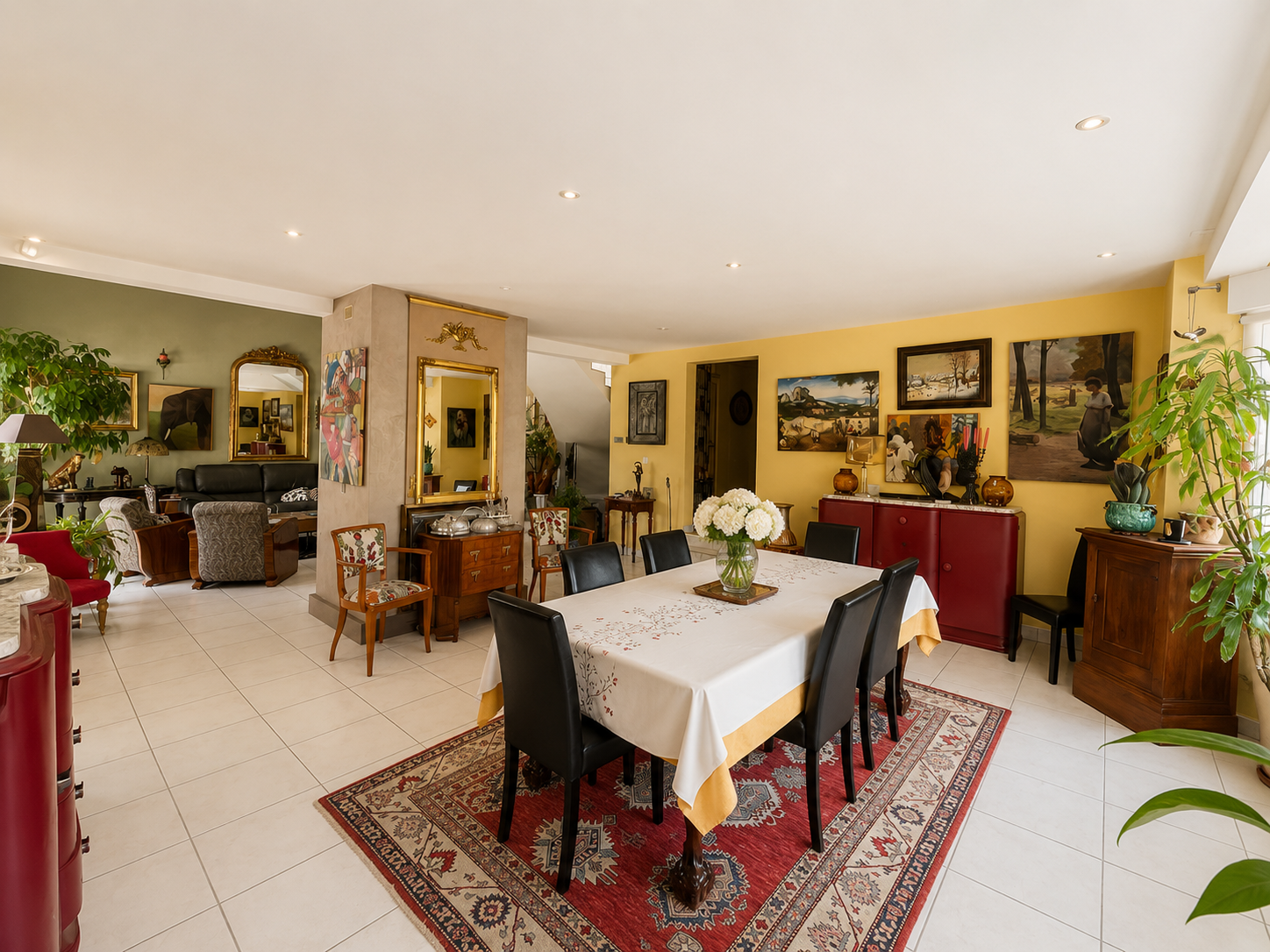 Saint-Doulchard – Maison contemporaine offrant 264m² avec jardin et piscine