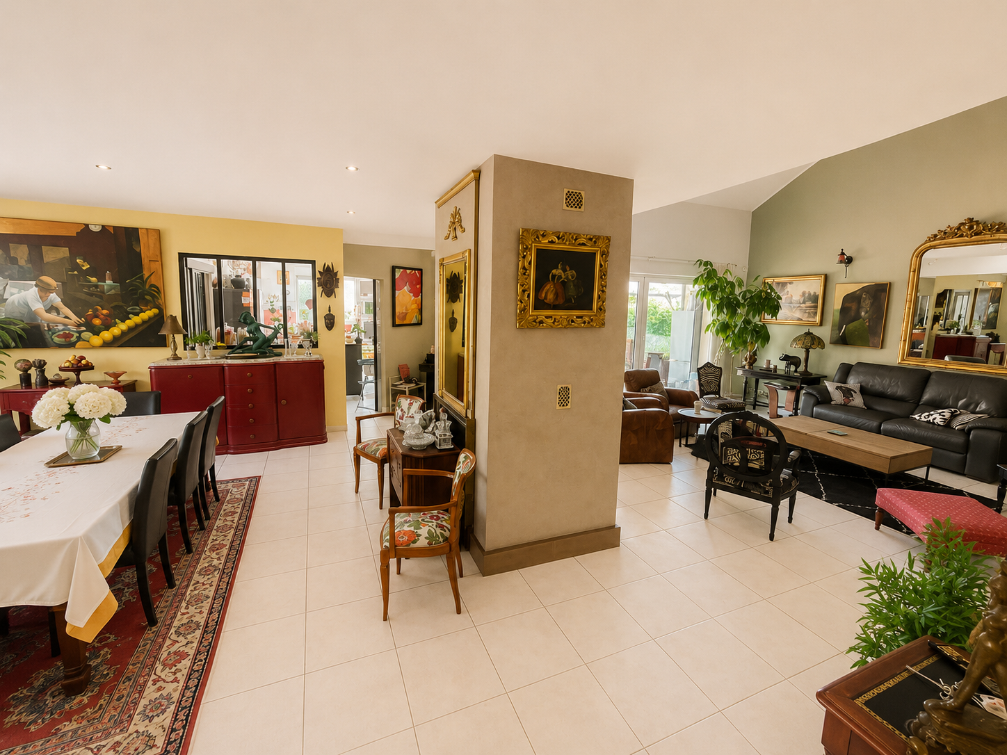 Saint-Doulchard – Maison contemporaine offrant 264m² avec jardin et piscine
