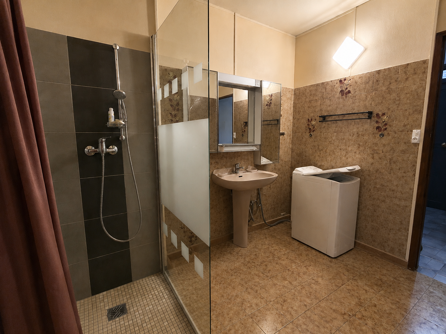 Dun-sur-Auron – Maison de village offrant env 270m² avec beau jardin
