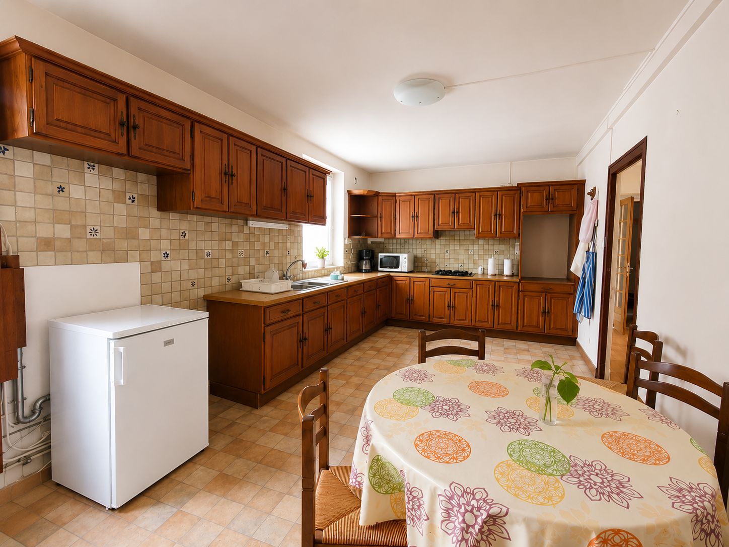 Dun-sur-Auron – Maison de village offrant env 270m² avec beau jardin