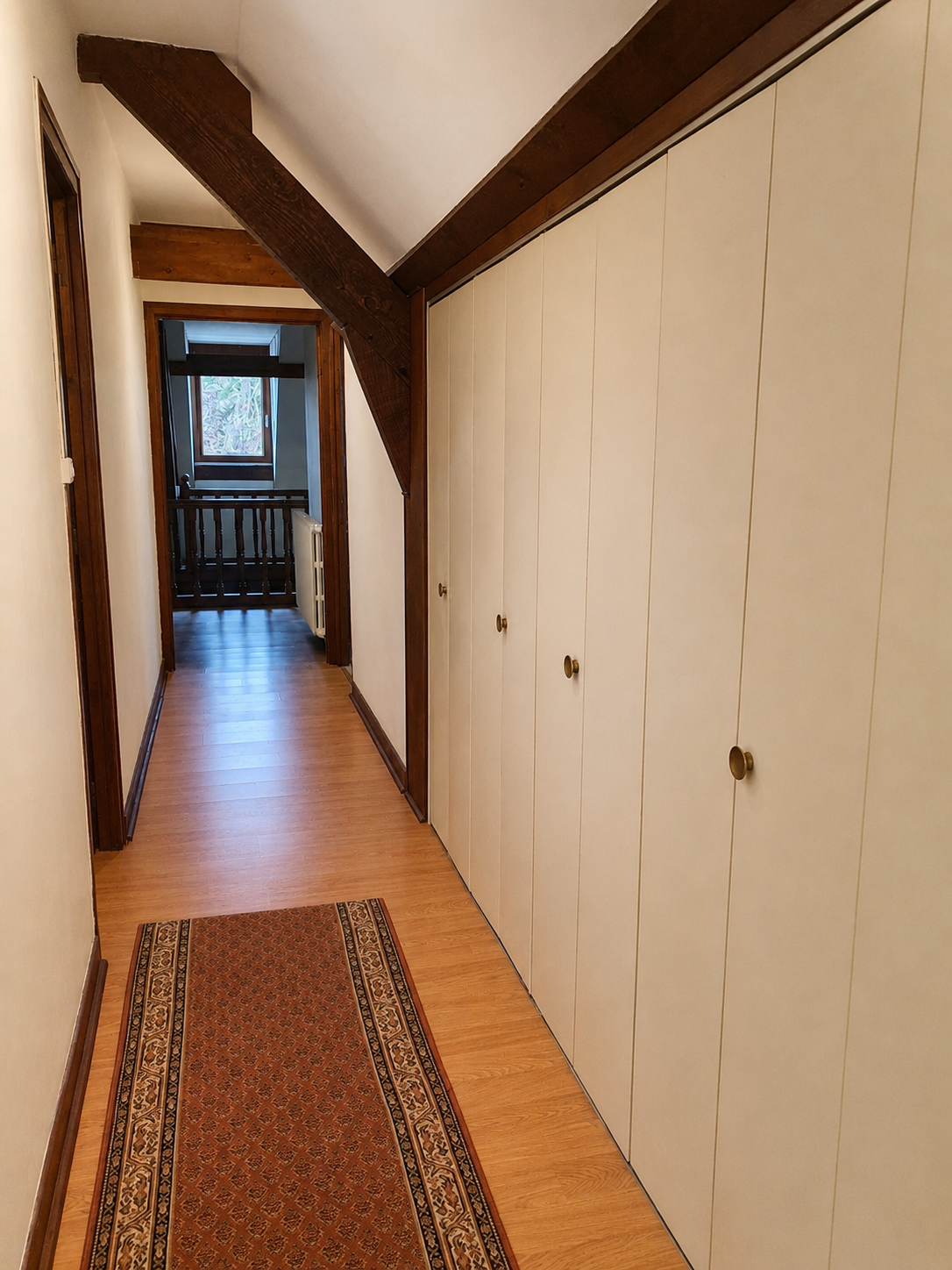 Dun-sur-Auron – Maison de village offrant env 270m² avec beau jardin