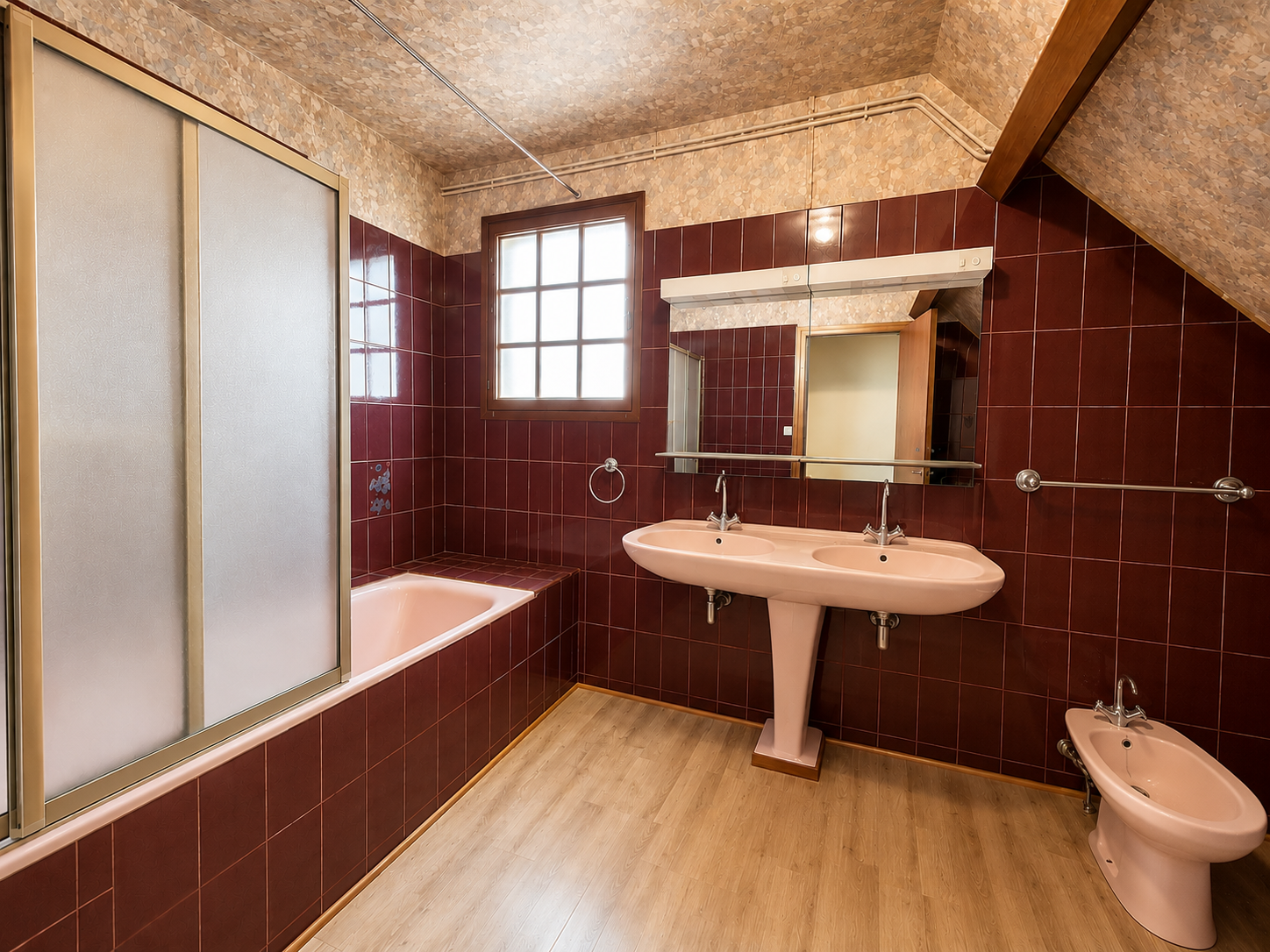 Dun-sur-Auron – Maison de village offrant env 270m² avec beau jardin