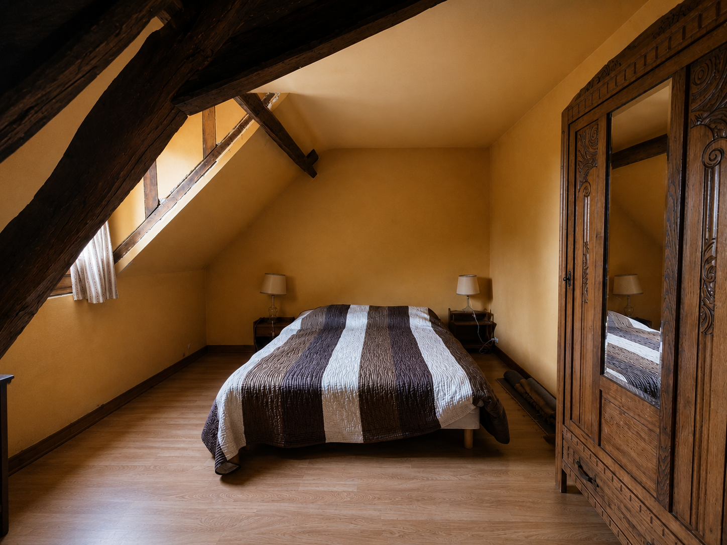 Dun-sur-Auron – Maison de village offrant env 270m² avec beau jardin