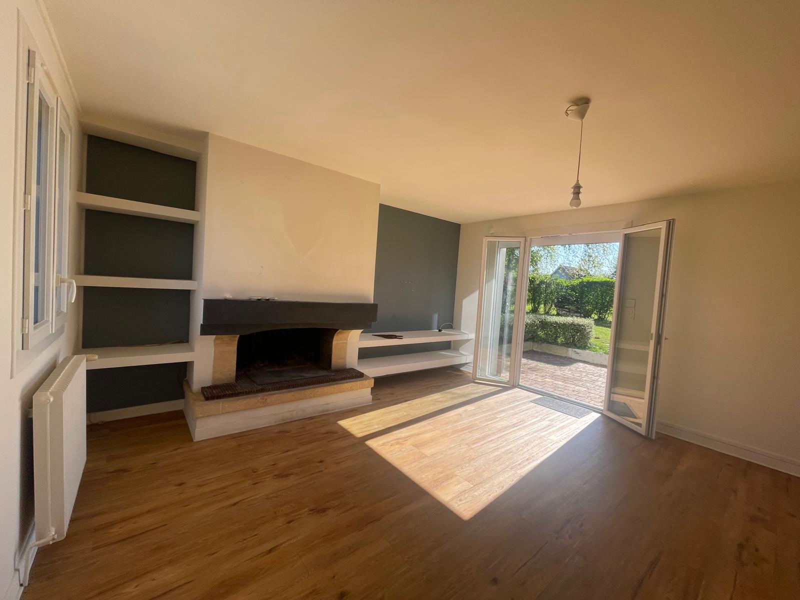 Maison rénovée ave jardin et grandes dépendances