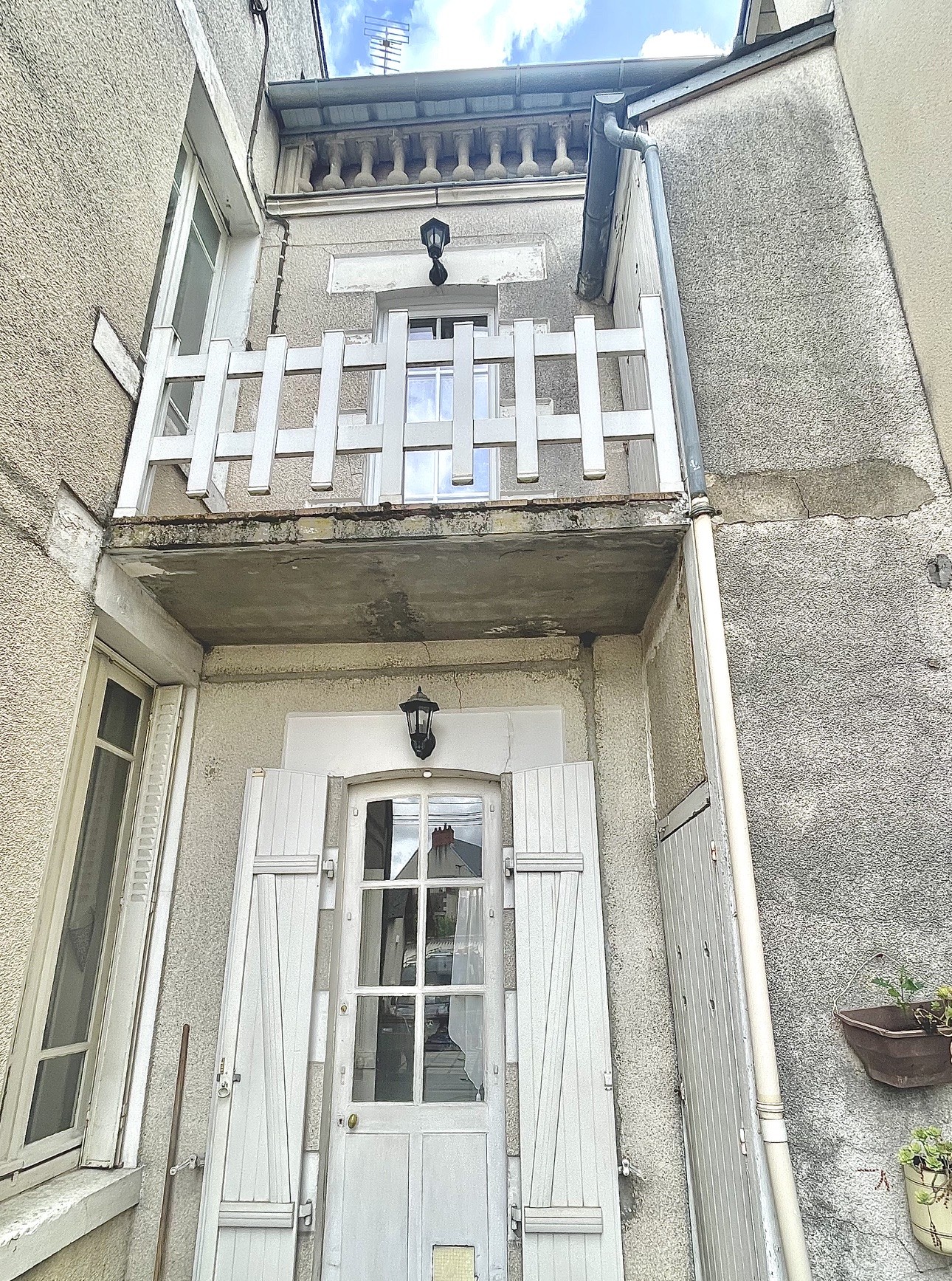 Jolie maison de ville de belle construction à rénover quartier Malus – Carnot