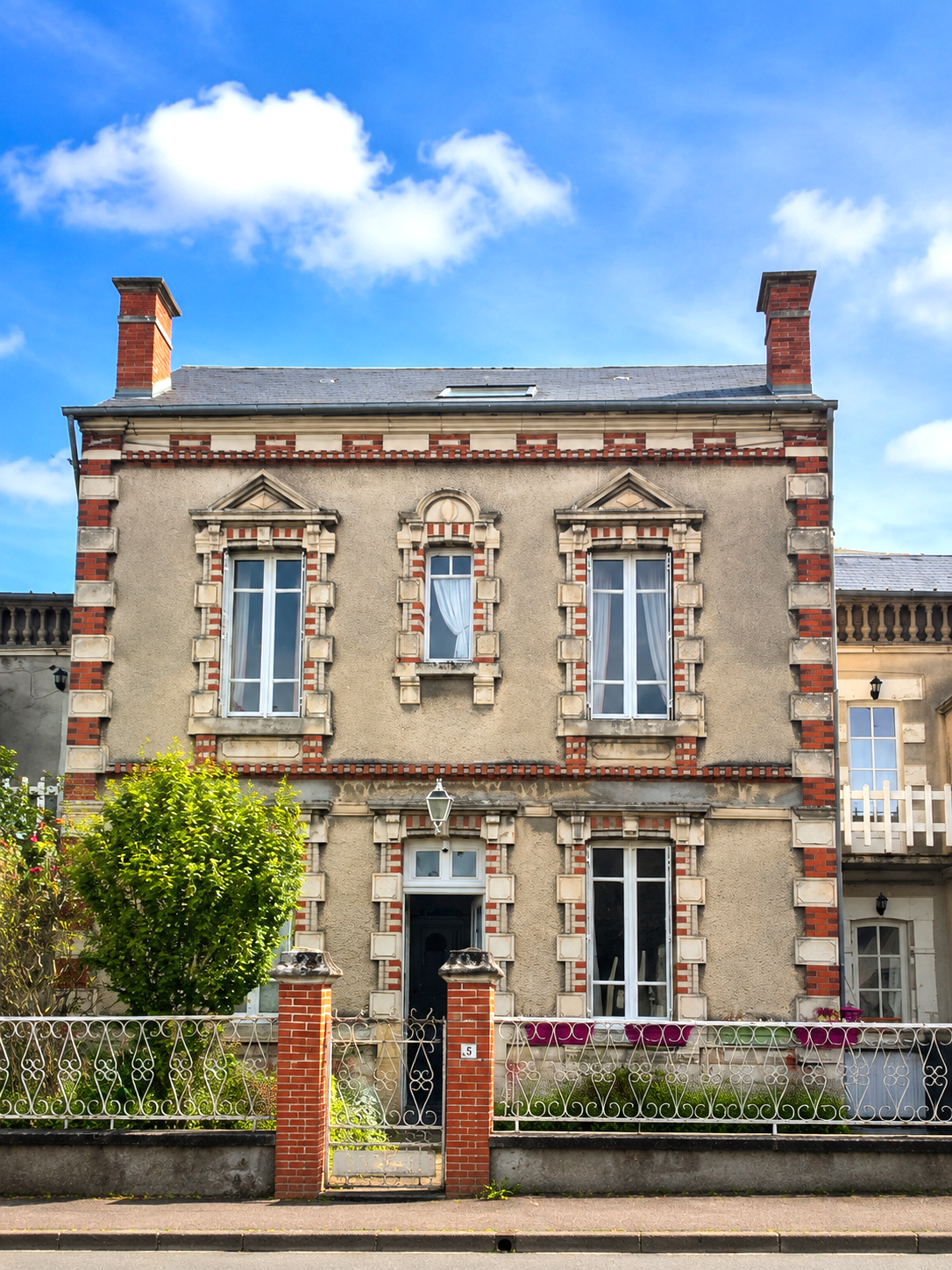Jolie maison de ville de belle construction à rénover quartier Malus – Carnot - Image principale