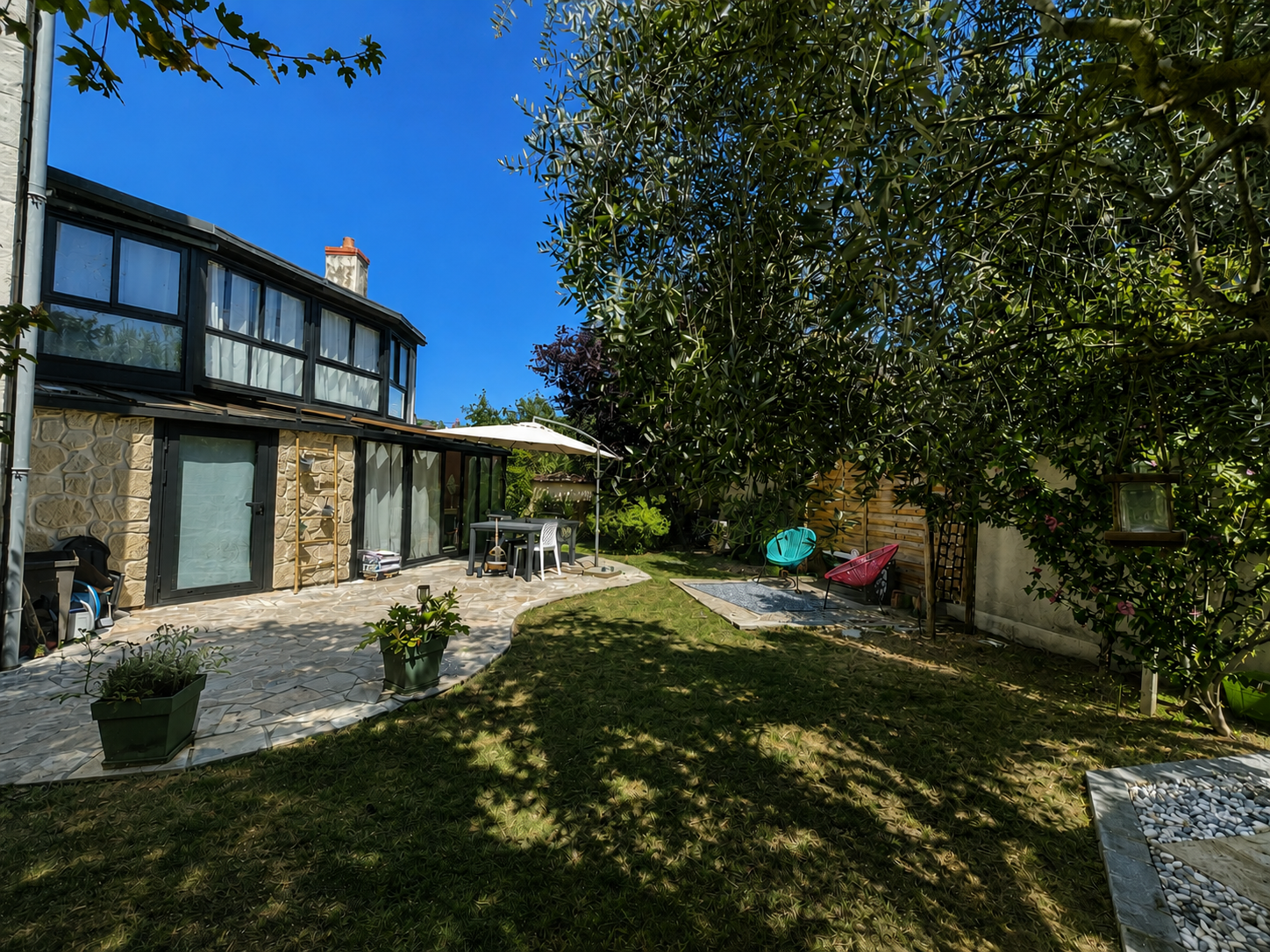 Proche Cathédrale – Maison de ville atypique offrant 141.68m² Carrez avec jardin - Image principale