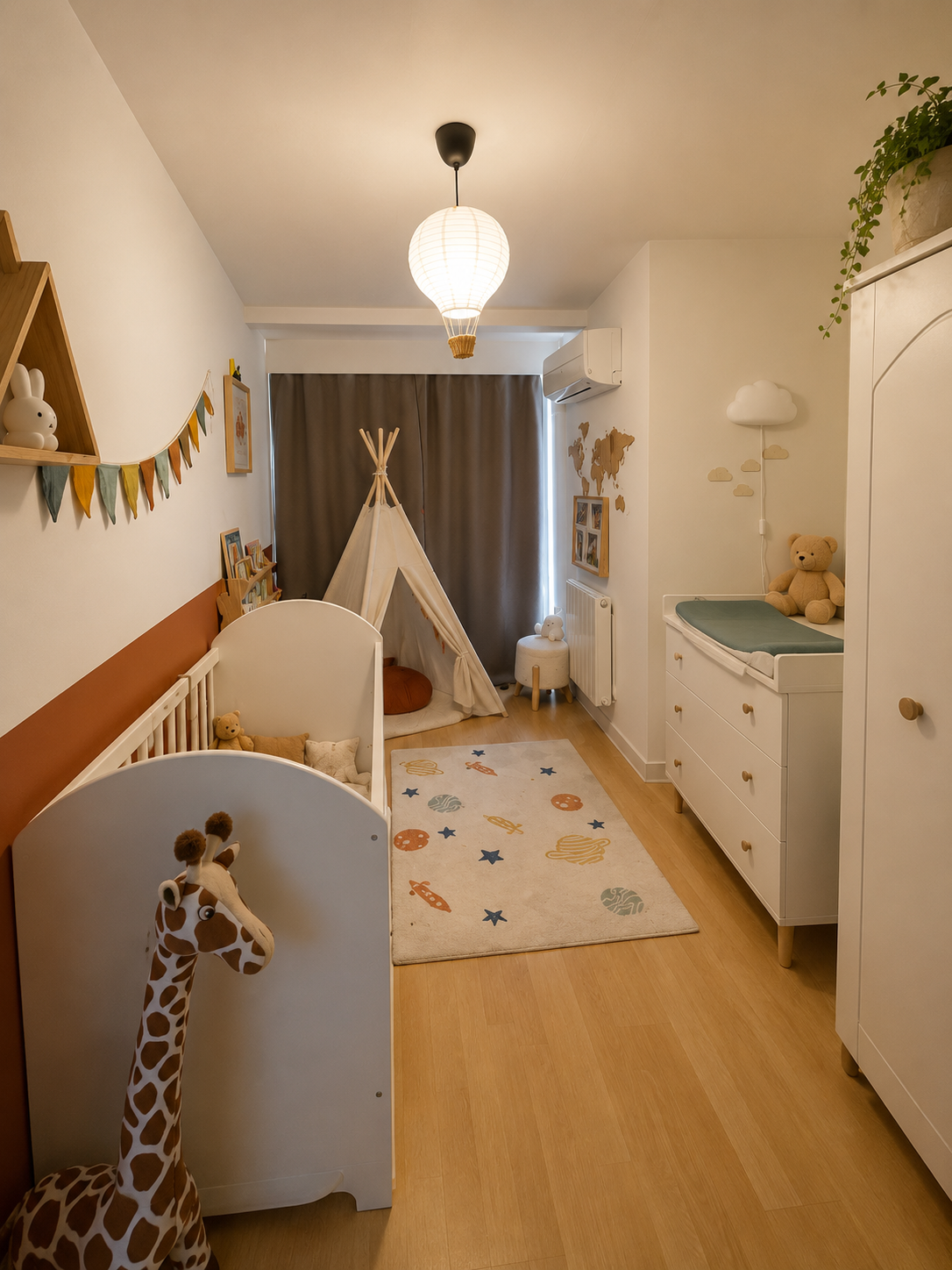 Proche Cathédrale – Maison de ville atypique offrant 141.68m² Carrez avec jardin
