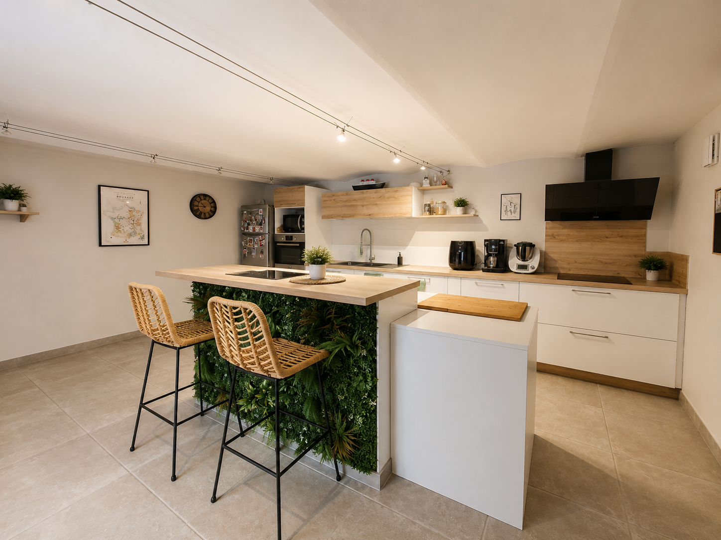 Proche Cathédrale – Maison de ville atypique offrant 141.68m² Carrez avec jardin