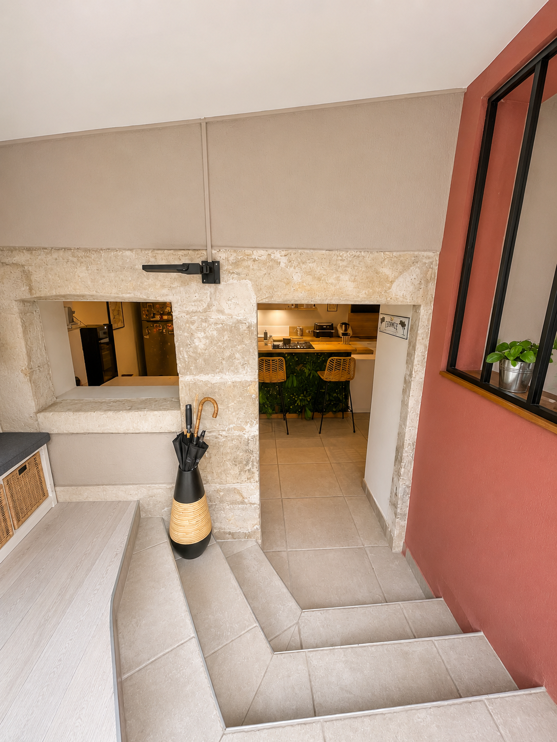 Proche Cathédrale – Maison de ville atypique offrant 141.68m² Carrez avec jardin