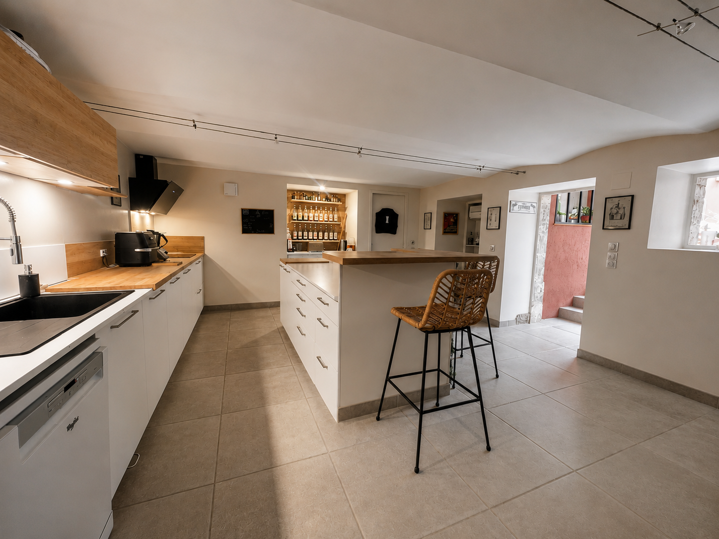 Proche Cathédrale – Maison de ville atypique offrant 141.68m² Carrez avec jardin