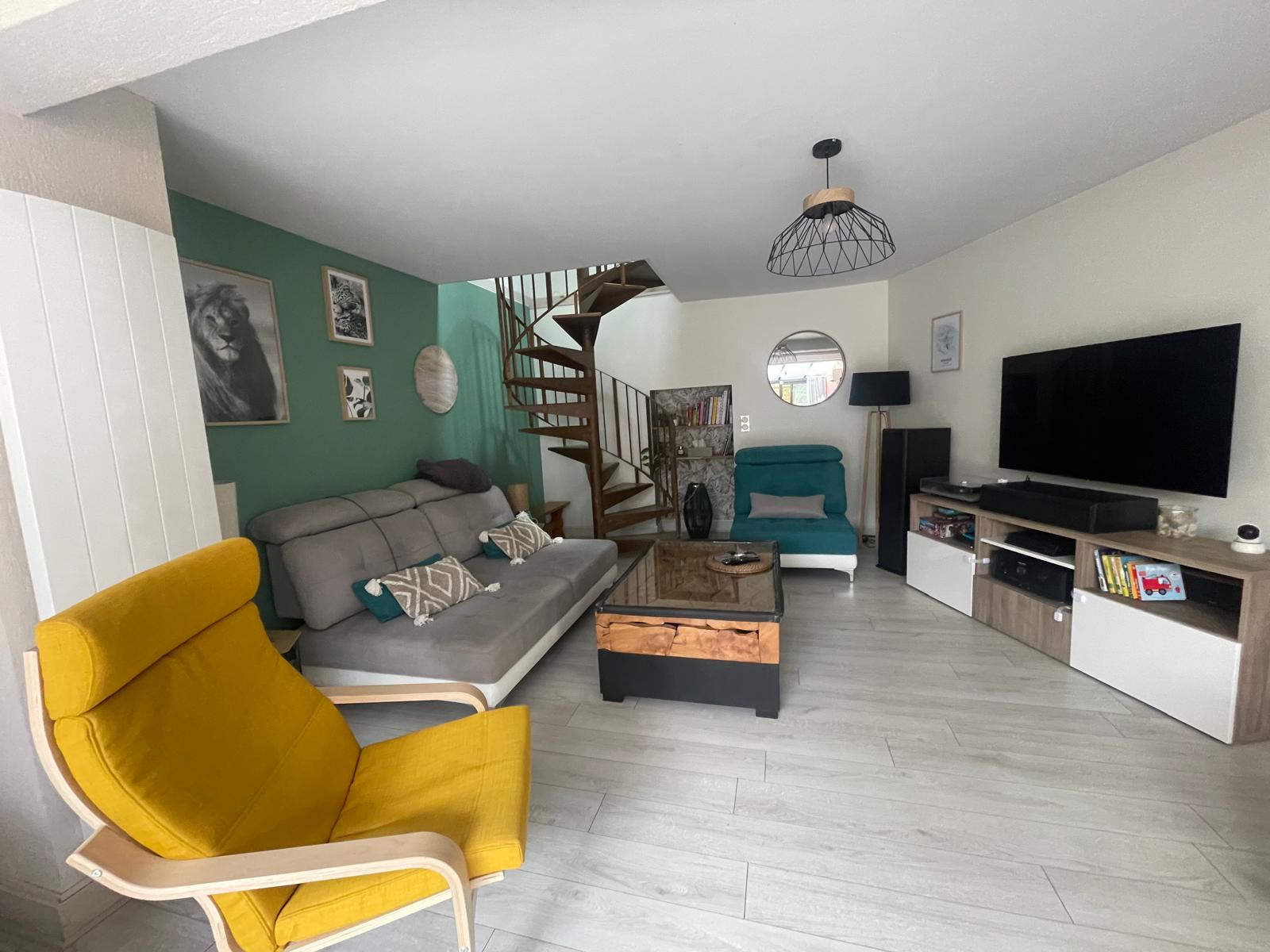 Proche Cathédrale – Maison de ville atypique offrant 141.68m² Carrez avec jardin