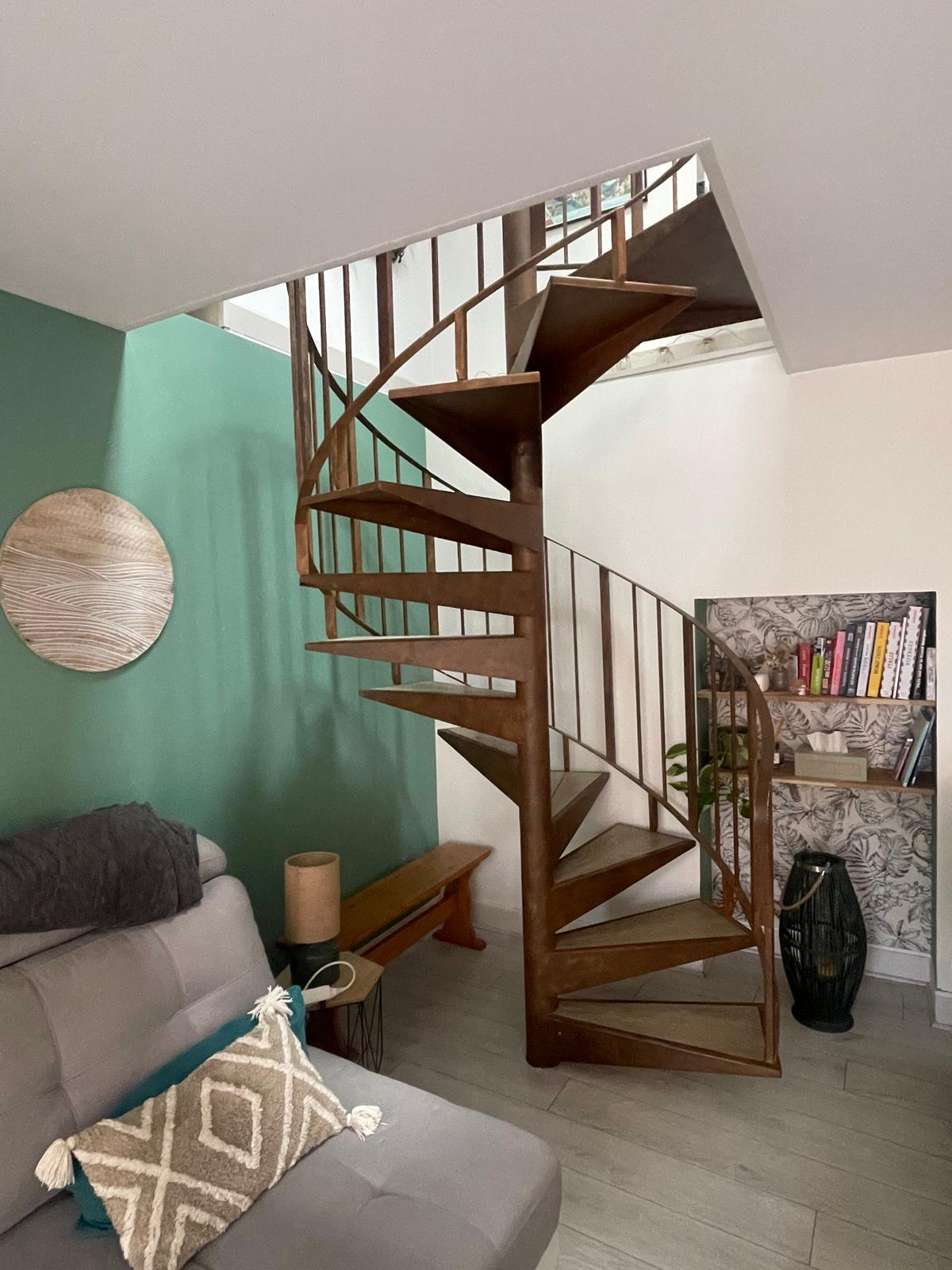 Proche Cathédrale – Maison de ville atypique offrant 141.68m² Carrez avec jardin