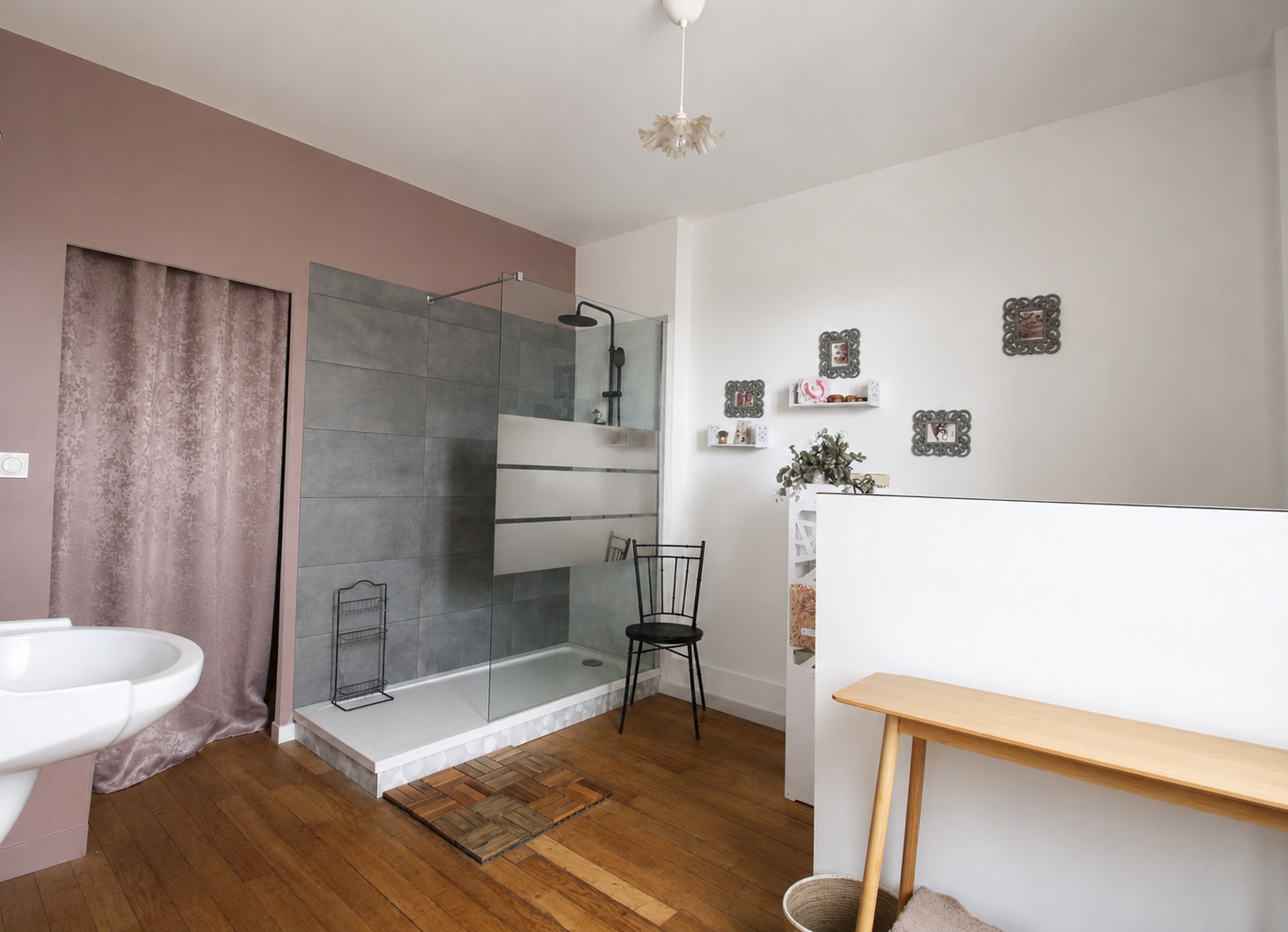 Proche Bourges – Belle maison de Famille rénovée offrant 430m² habitables avec dépendances