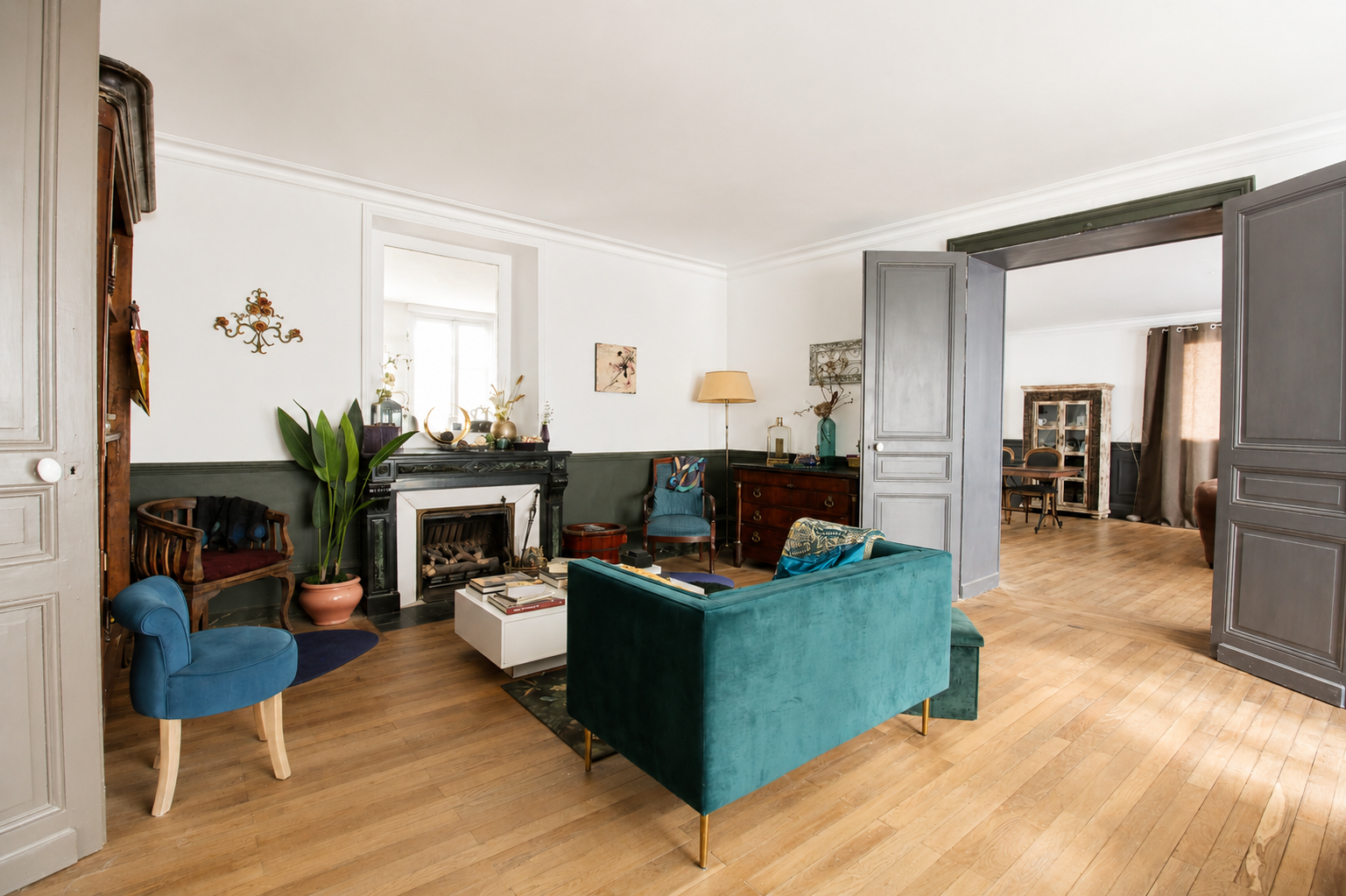 Proche Bourges – Belle maison de Famille rénovée offrant 430m² habitables avec dépendances