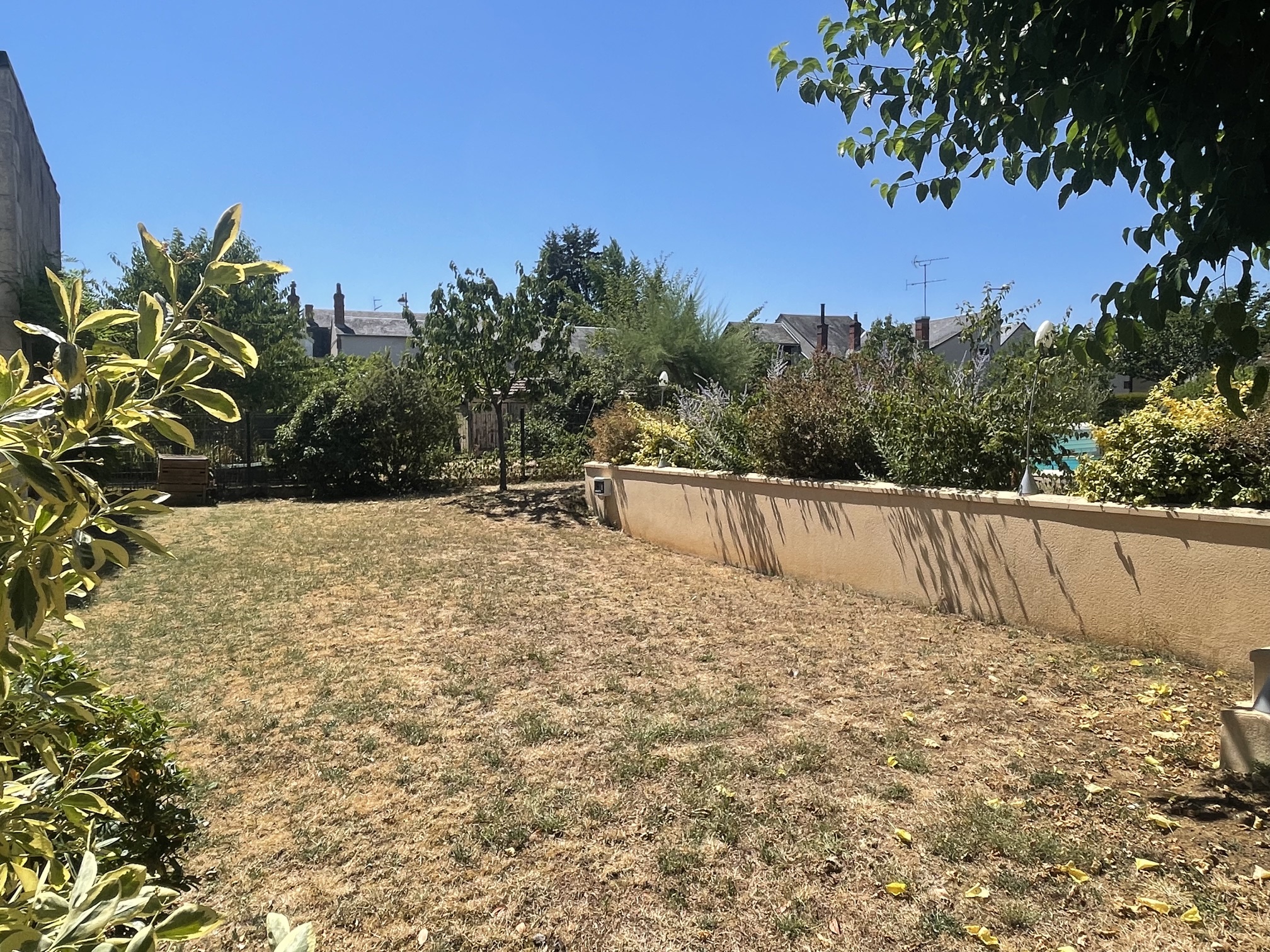 Jolie maison de famille contemporaine avec piscine et garage – Secteur Baffier