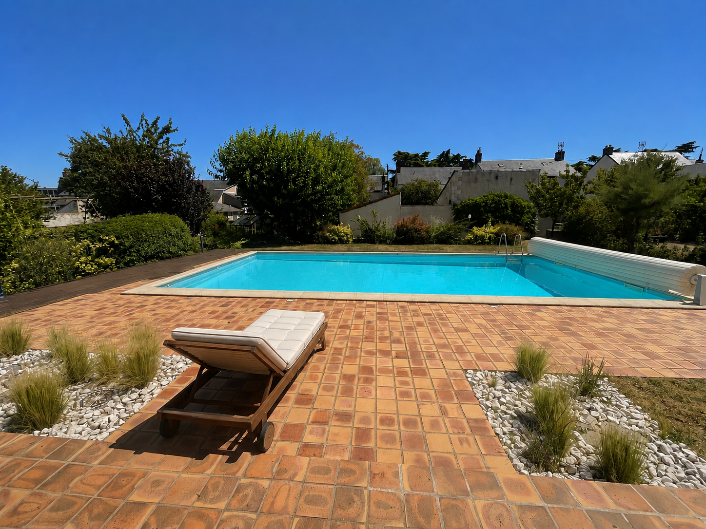Jolie maison de famille contemporaine avec piscine et garage – Secteur Baffier
