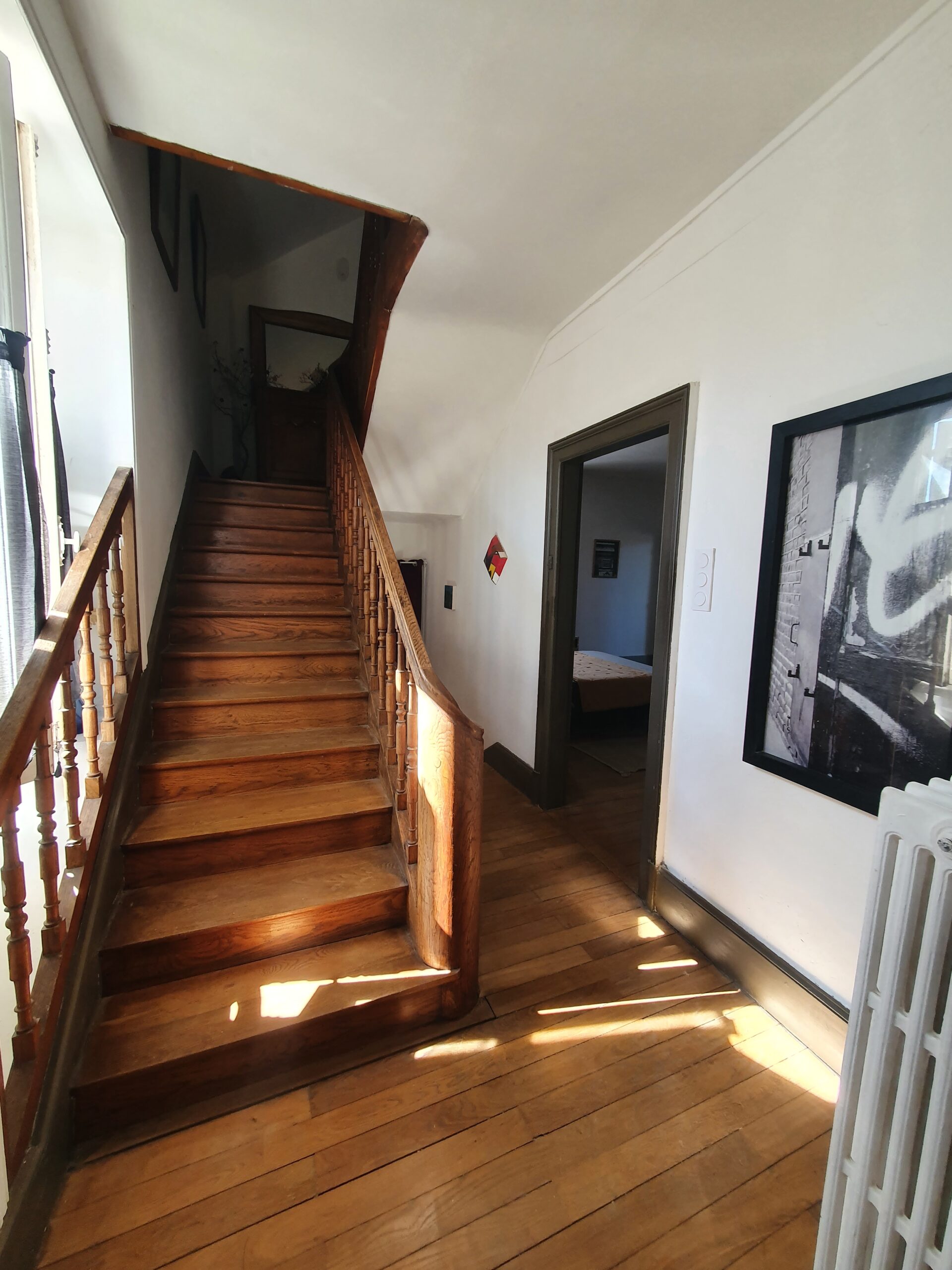 Proche Bourges – Belle maison de Famille rénovée offrant 430m² habitables avec dépendances