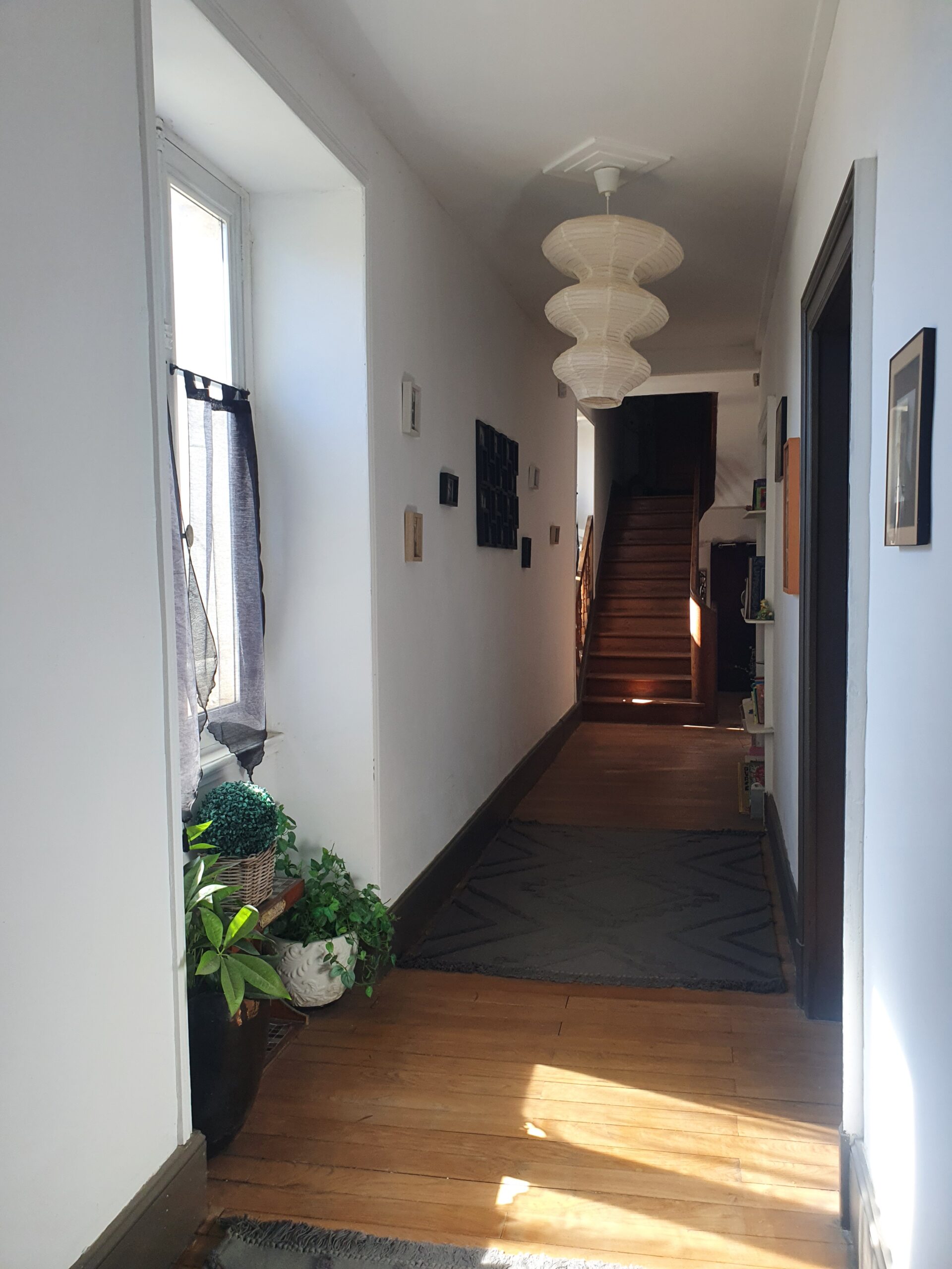 Proche Bourges – Belle maison de Famille rénovée offrant 430m² habitables avec dépendances