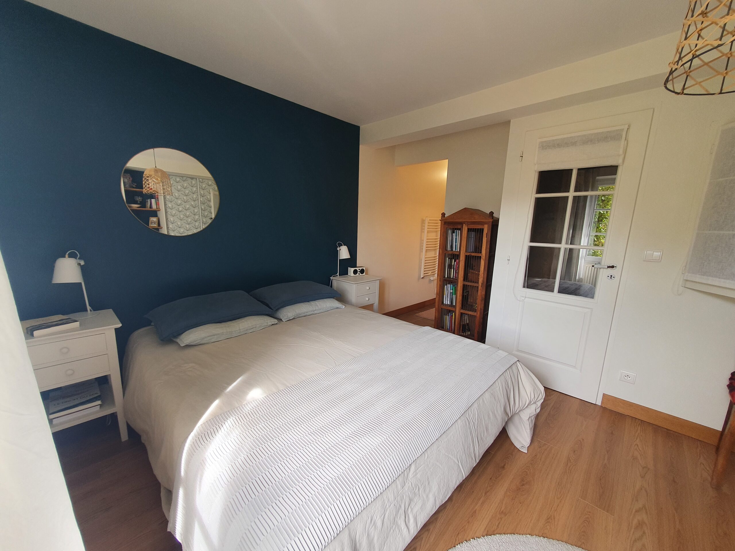 Jolie longère rénovée offrant 135m² habitables avec bâtiment garage et studio