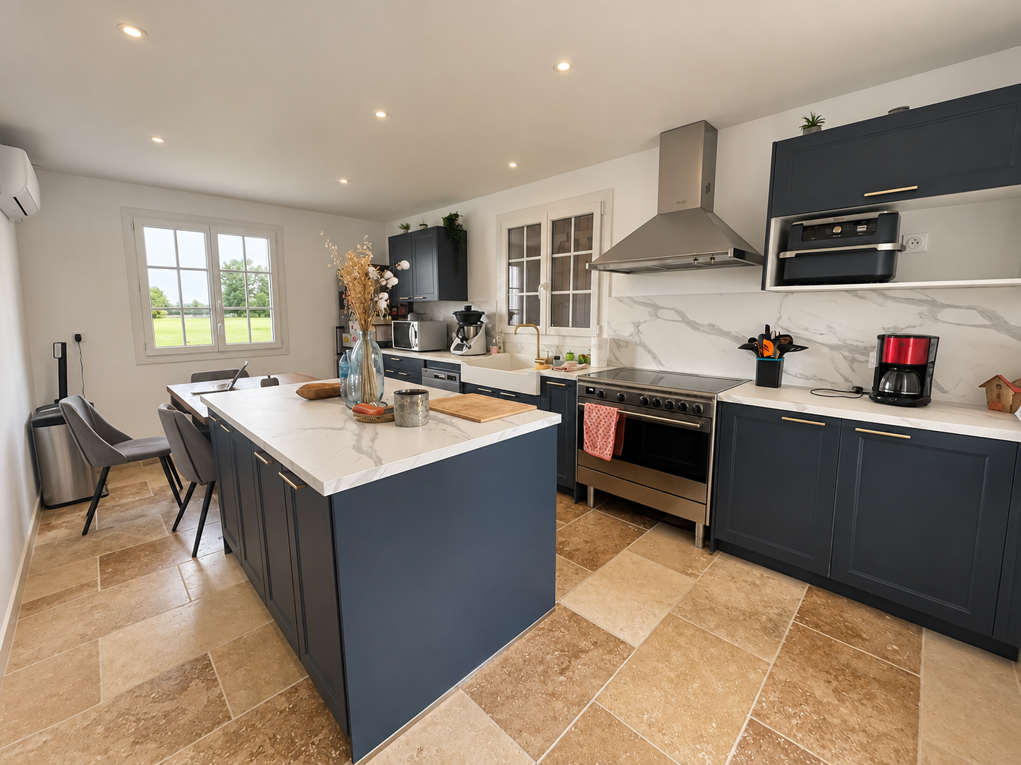 Proche Bourges – Maison de famille offrant 210m² avec piscine