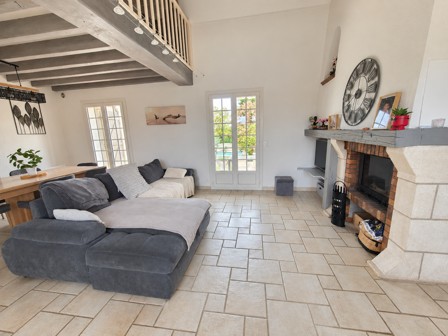 Proche Bourges – Maison de famille offrant 210m² avec piscine