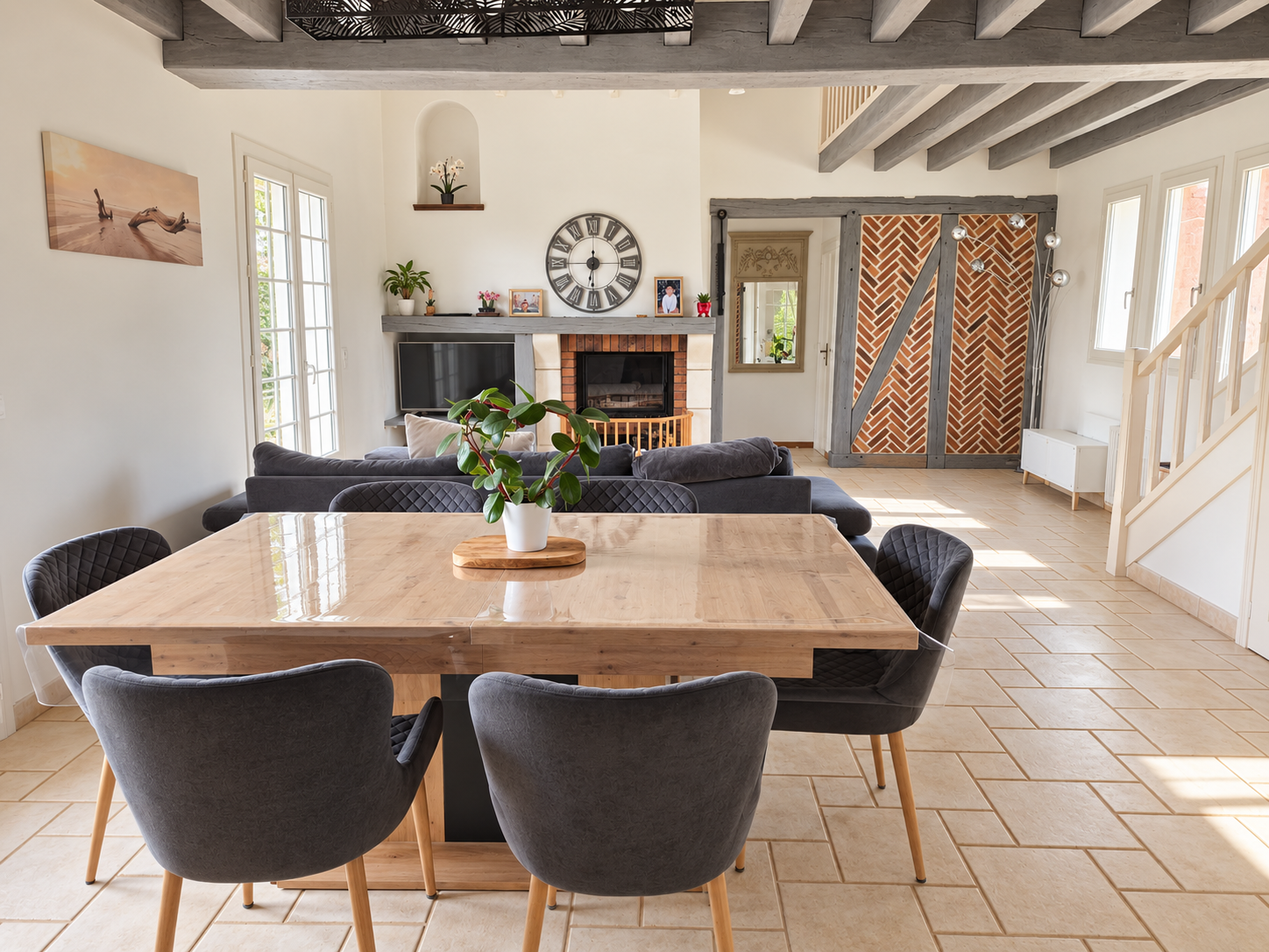 Proche Bourges – Maison de famille offrant 210m² avec piscine
