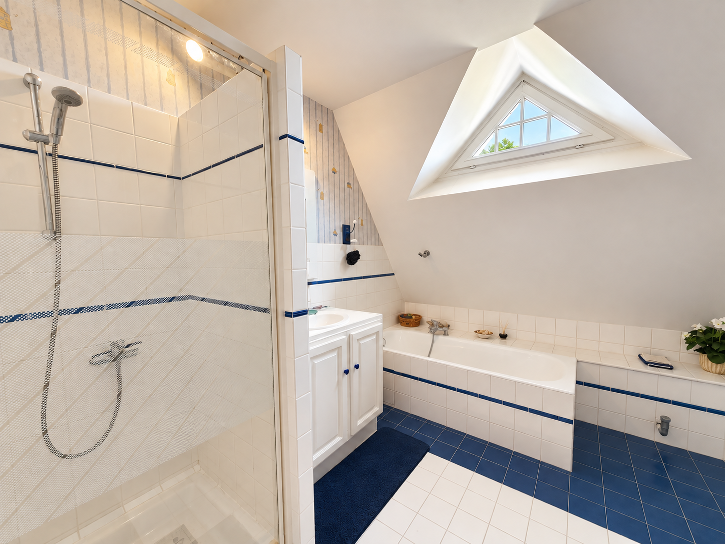 Proche Bourges – Maison de famille offrant 210m² avec piscine