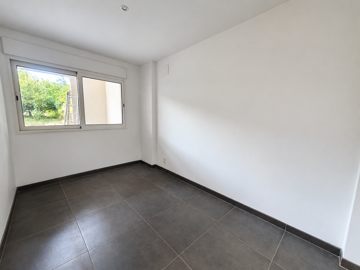 Ensemble mixte à vendre quartier Baffier – Local professionnel entrepôt avec bureaux et appartement de 5 pièces