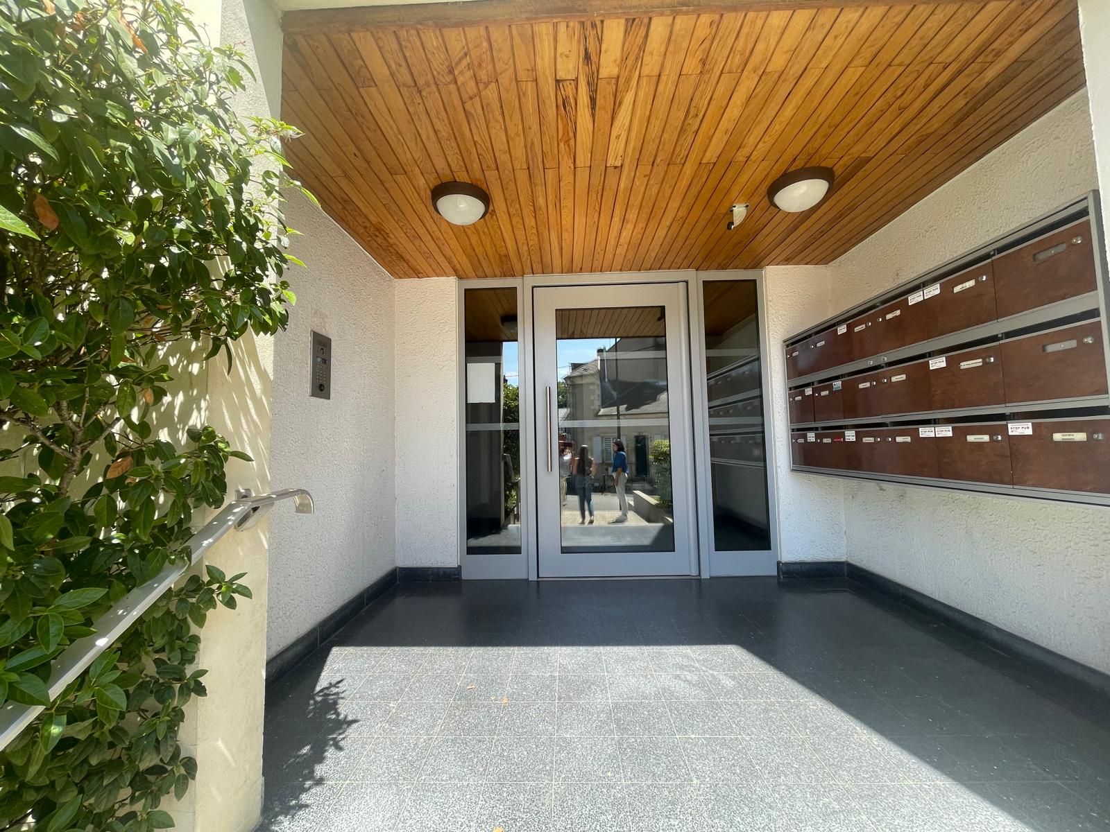 Quartier Auron – Appartement familial de type 5 avec terrasse situé dans une résidence sécurisée avec ascenseur