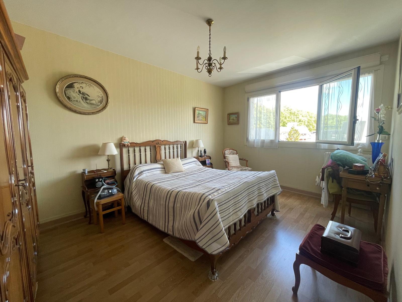 Secteur Prés Fichaux – Bel appartement T5 offrant 116m² Carrez avec balcon et garage privatif