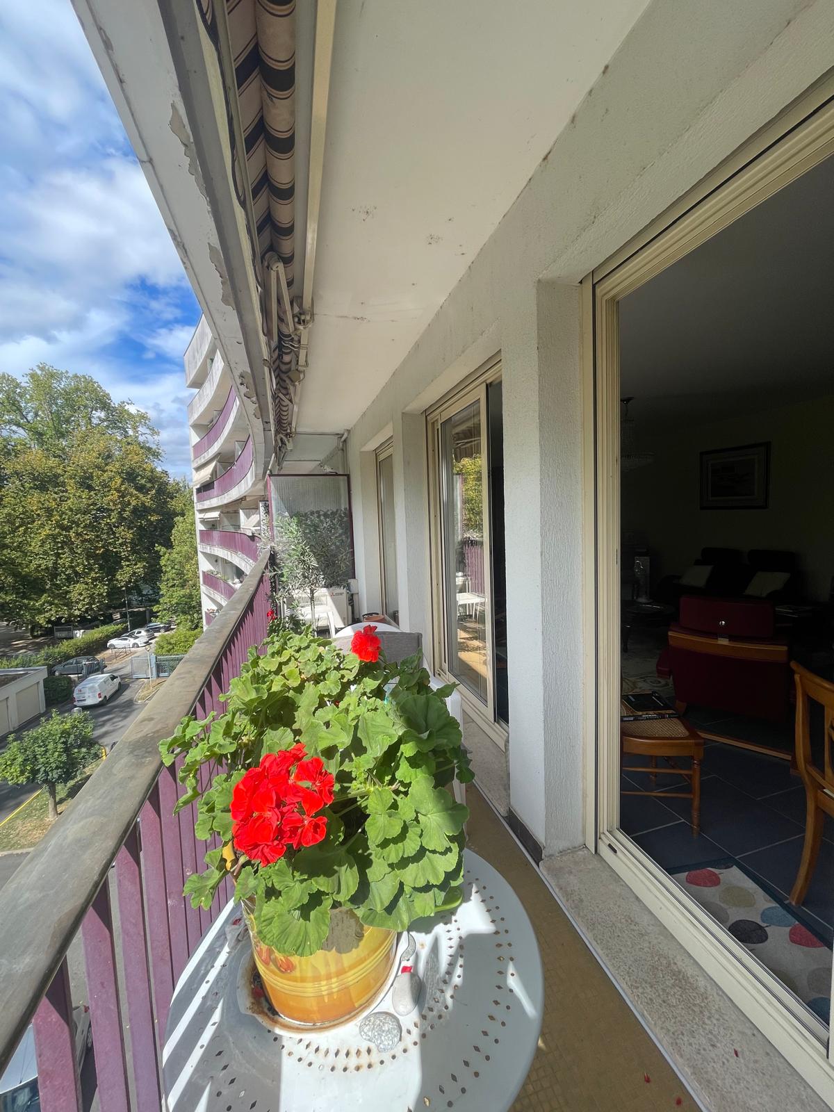 Secteur Prés Fichaux – Bel appartement T5 offrant 116m² Carrez avec balcon et garage privatif