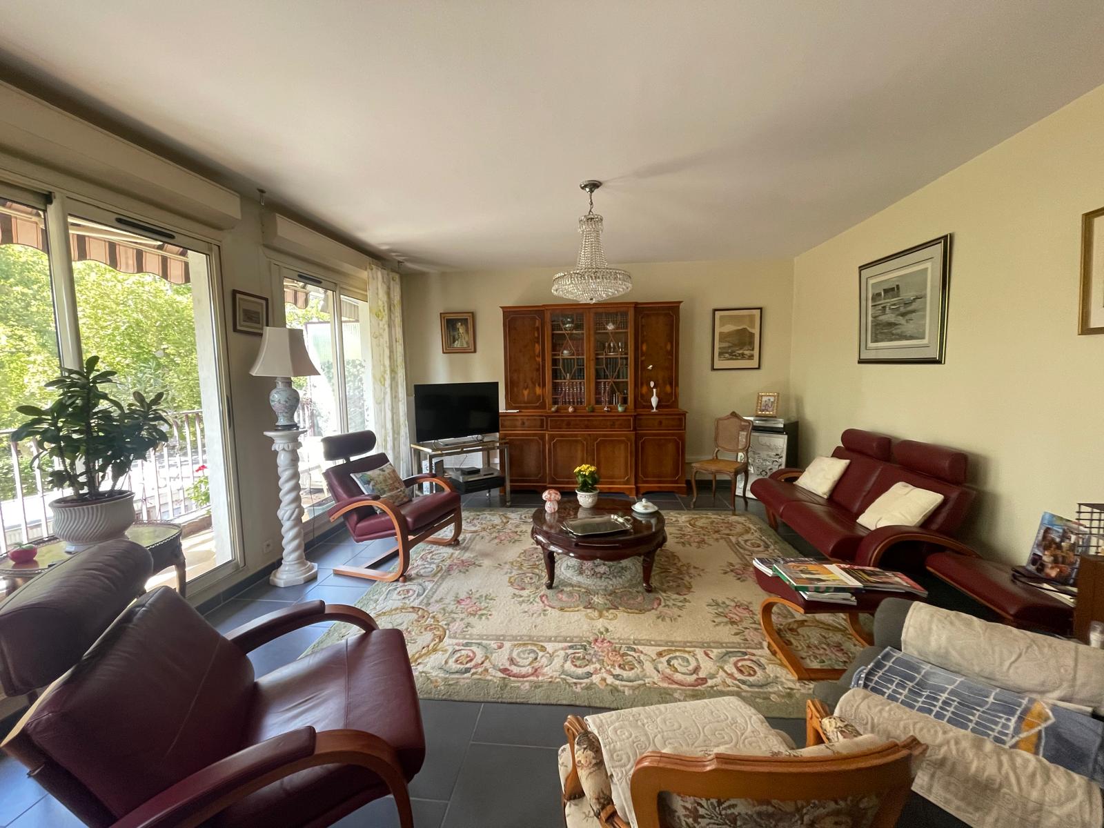 Secteur Prés Fichaux – Bel appartement T5 offrant 116m² Carrez avec balcon et garage privatif
