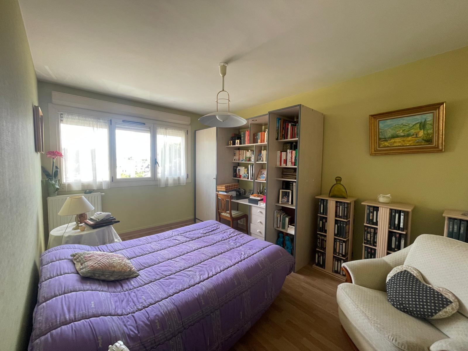 Secteur Prés Fichaux – Bel appartement T5 offrant 116m² Carrez avec balcon et garage privatif