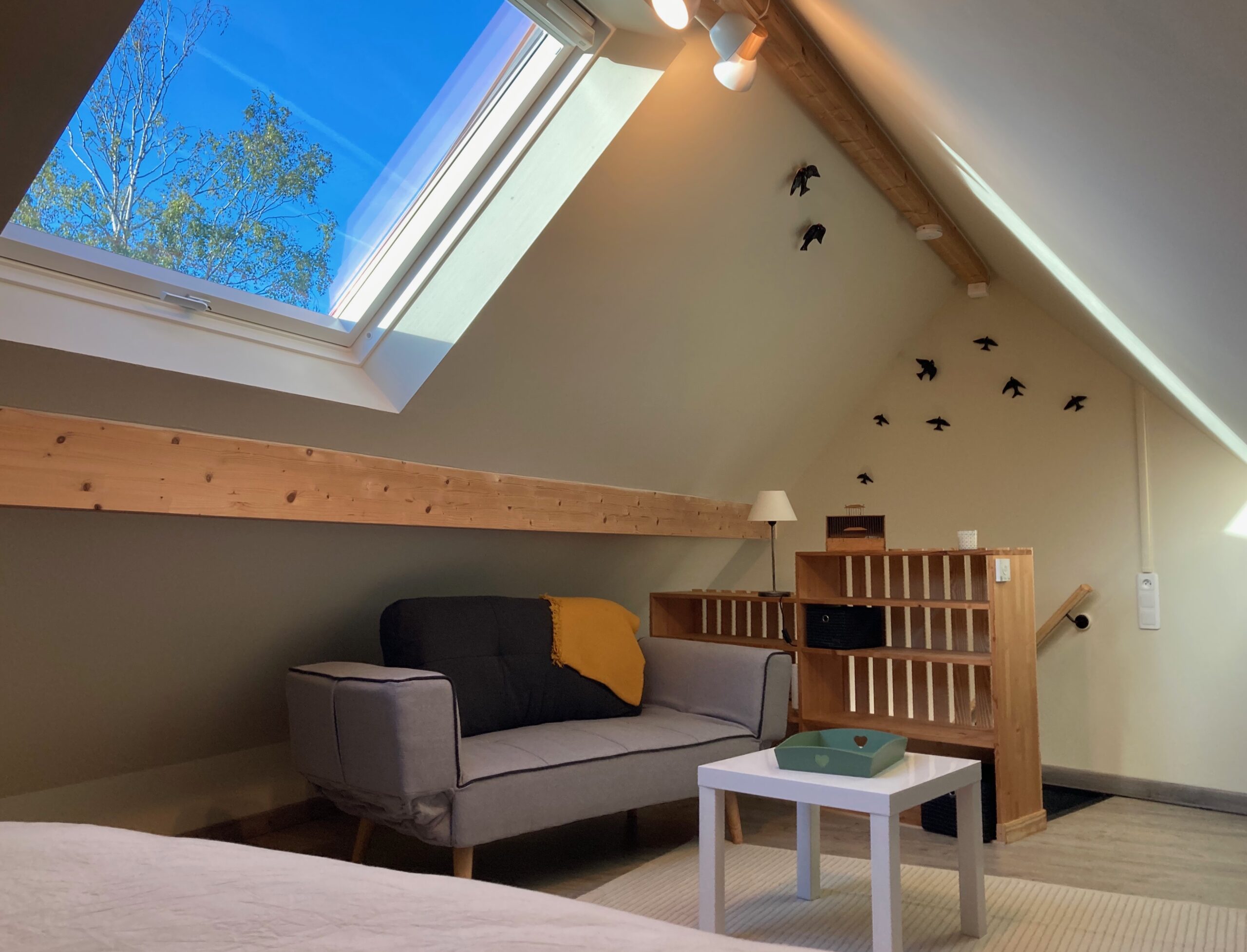 Jolie longère rénovée offrant 135m² habitables avec bâtiment garage et studio