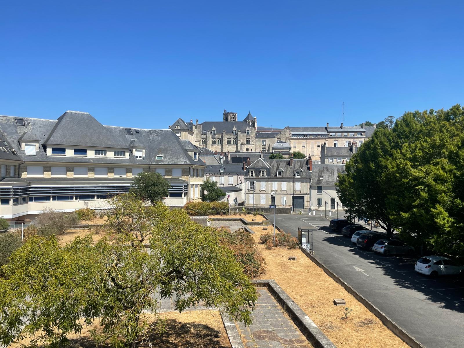 Quartier Auron – Appartement familial de type 5 avec terrasse situé dans une résidence sécurisée avec ascenseur