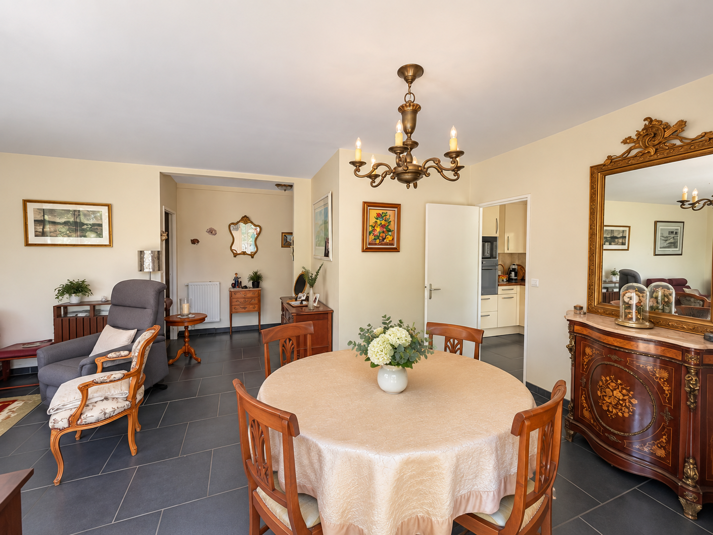 Secteur Prés Fichaux – Bel appartement T5 offrant 116m² Carrez avec balcon et garage privatif
