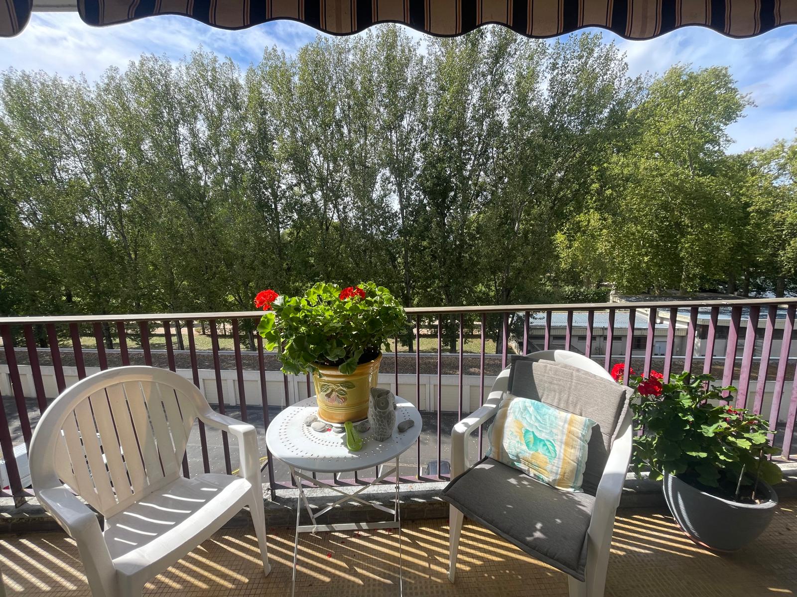 Secteur Prés Fichaux – Bel appartement T5 offrant 116m² Carrez avec balcon et garage privatif - Image principale