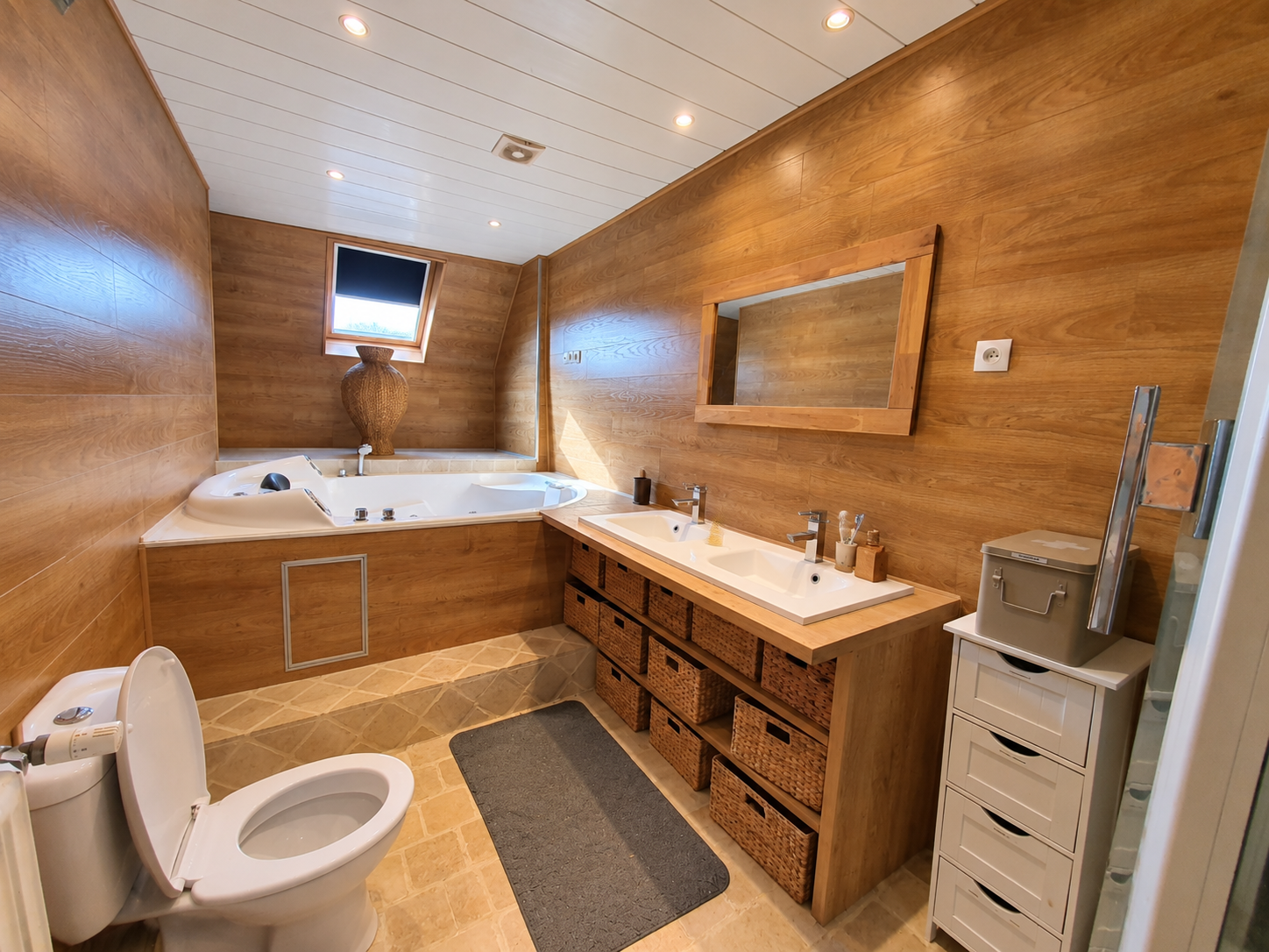 Maison de famille offrant de beaux volumes située au coeur du village