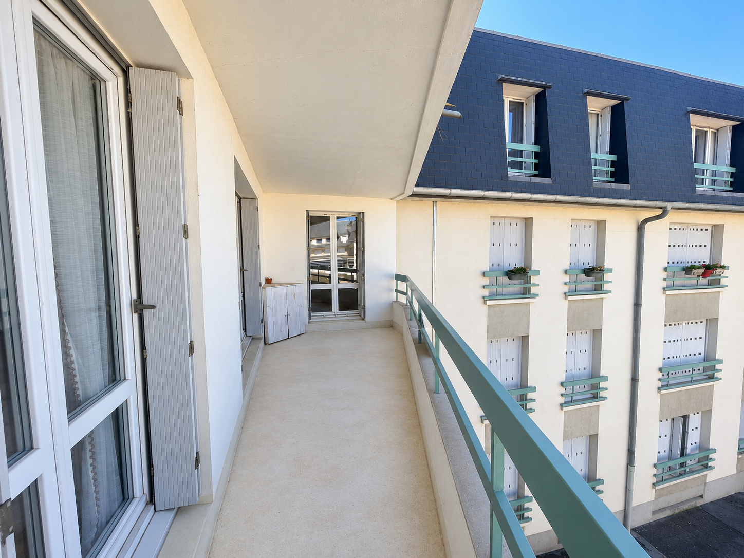 Quartier Auron – Appartement familial de type 5 avec terrasse situé dans une résidence sécurisée avec ascenseur